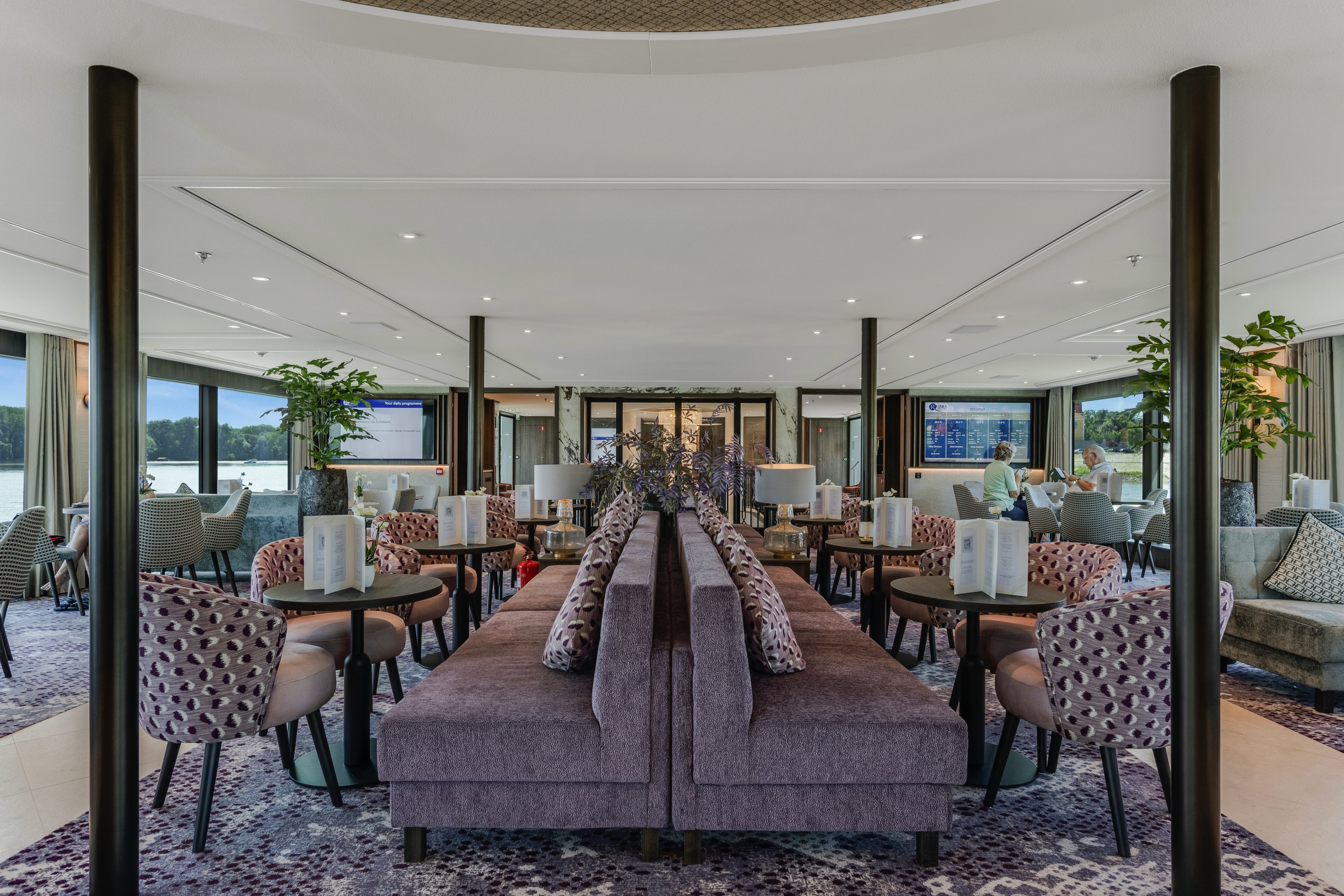 MS Riviera Radiance - Panorama Lounge and Bar